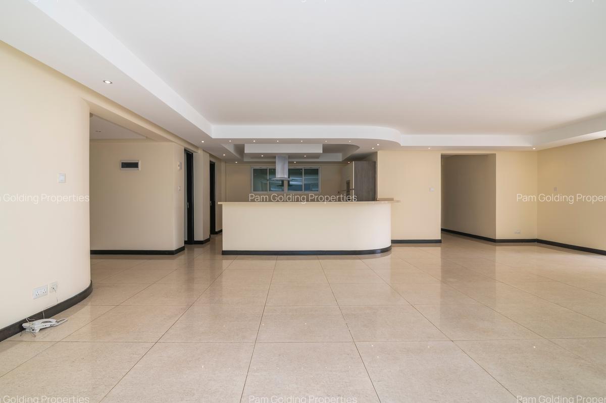 3 Bed Apartment with En Suite in Riverside - 2