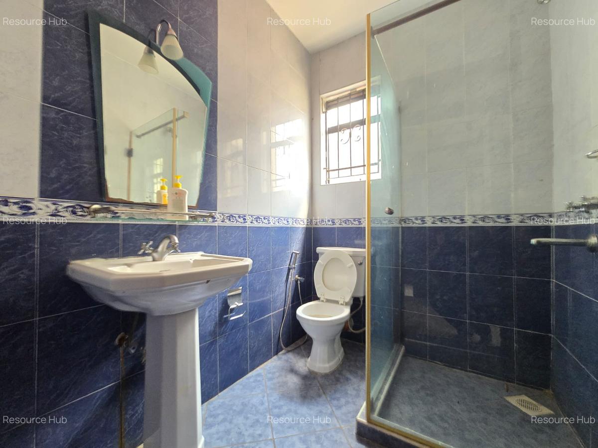 4 Bed Townhouse with En Suite at Off Brook House Drive - 20