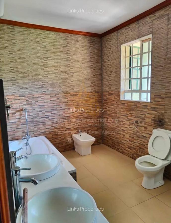 4 Bed Townhouse with En Suite at Kerarapon Road - 8