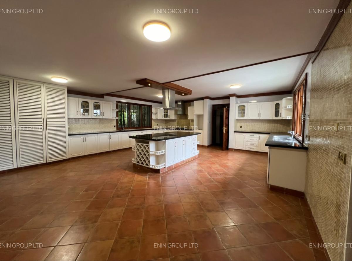 8 Bed House with En Suite at Spring Valley Rd - 8