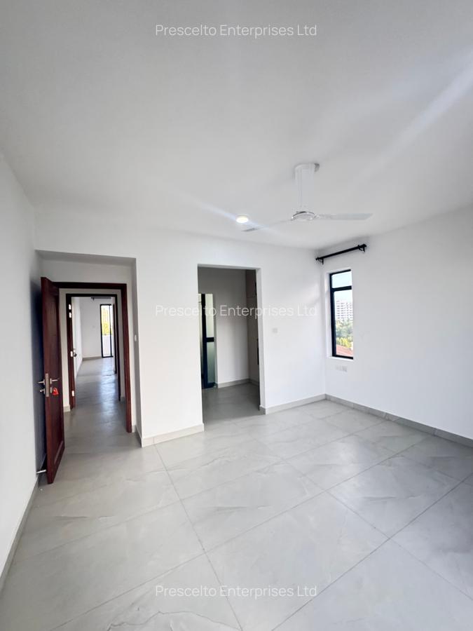 3 Bed Apartment with En Suite at Off Links Road - 13