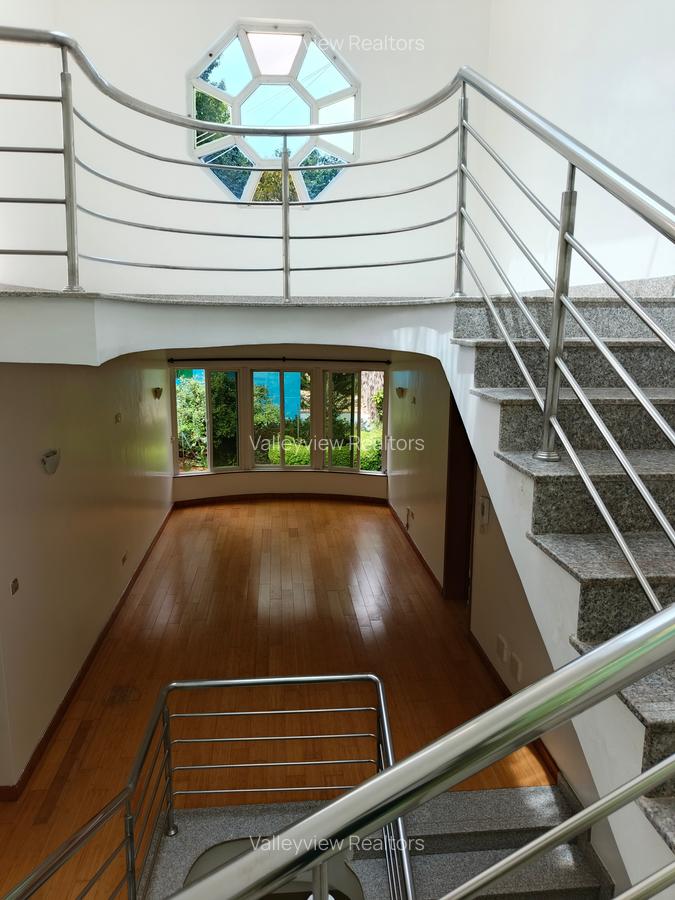4 Bed Townhouse with En Suite at Riverside - 17