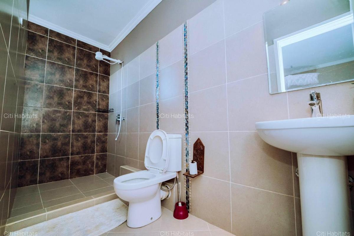 4 Bed Villa with En Suite in Kenyatta Road - 13