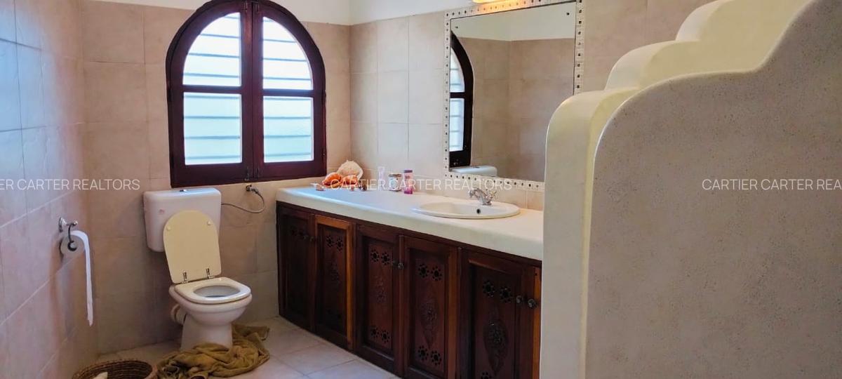 4 Bed House in Watamu - 1