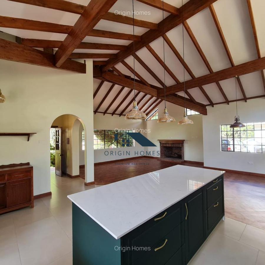 4 Bed House with En Suite at Lavington - 5