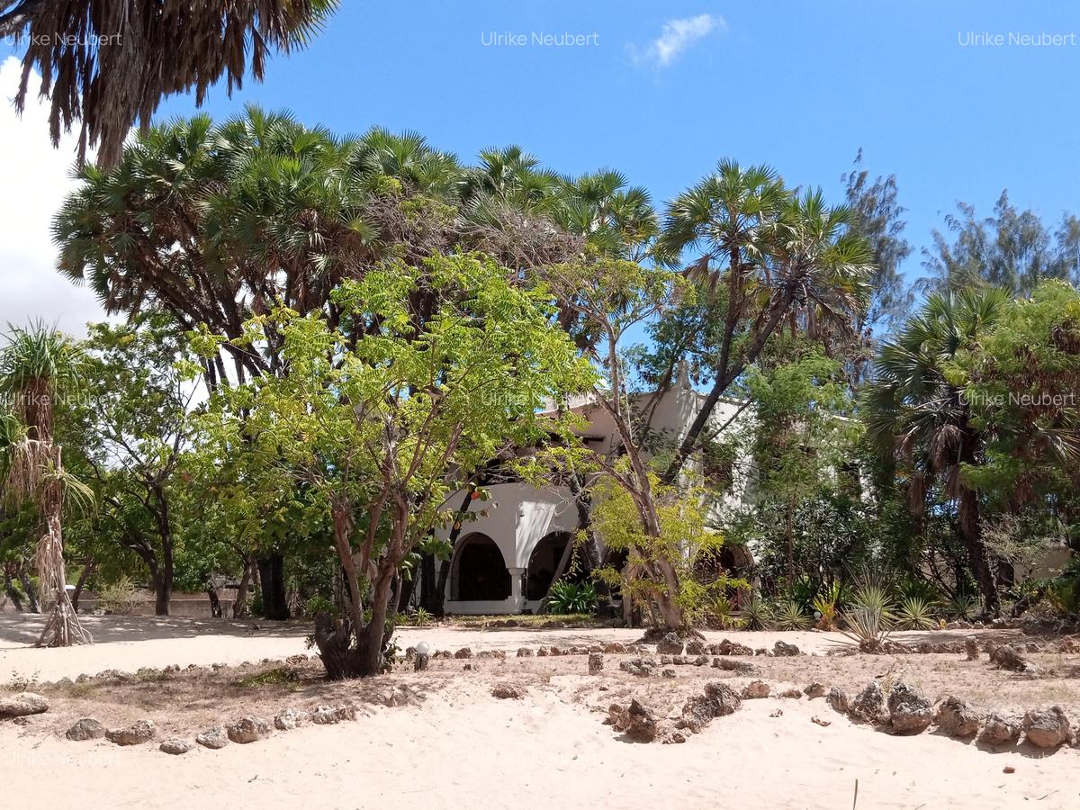 3 Bed House with En Suite at Ocean Beach Drive - 7