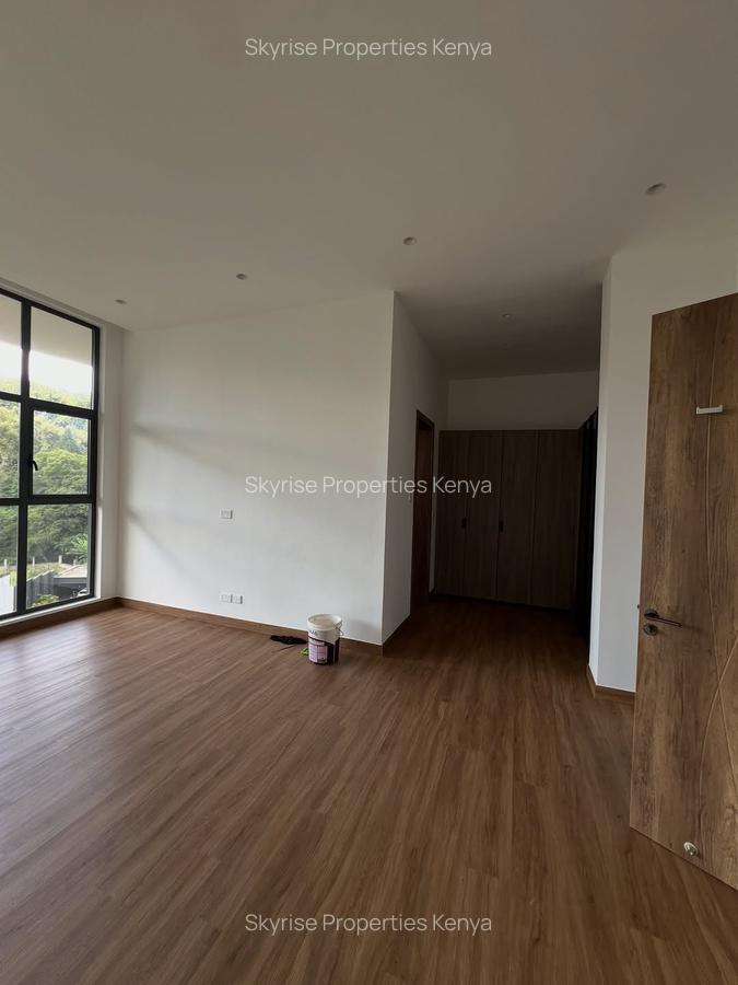 5 Bed Villa with En Suite in Nyari - 12