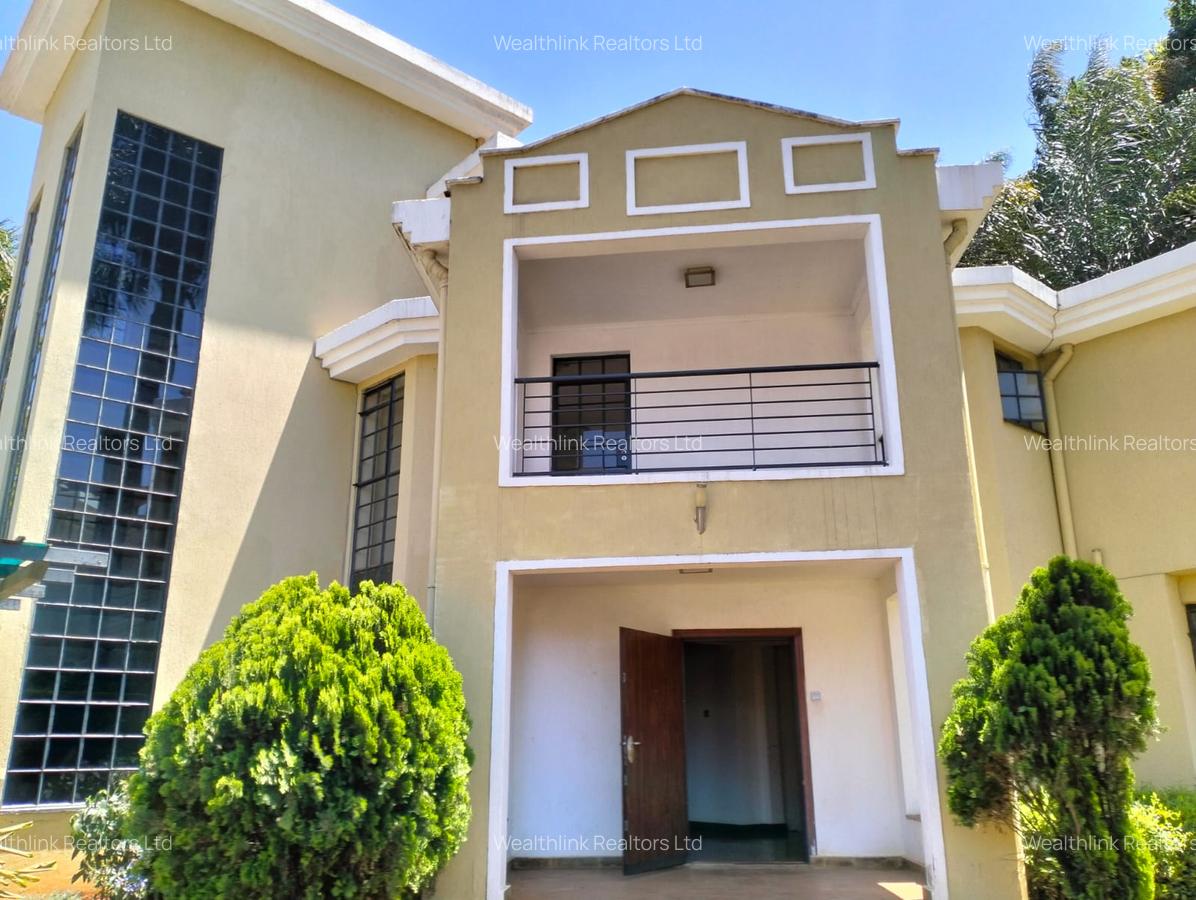 5 Bed Townhouse with En Suite at Lavington - 4