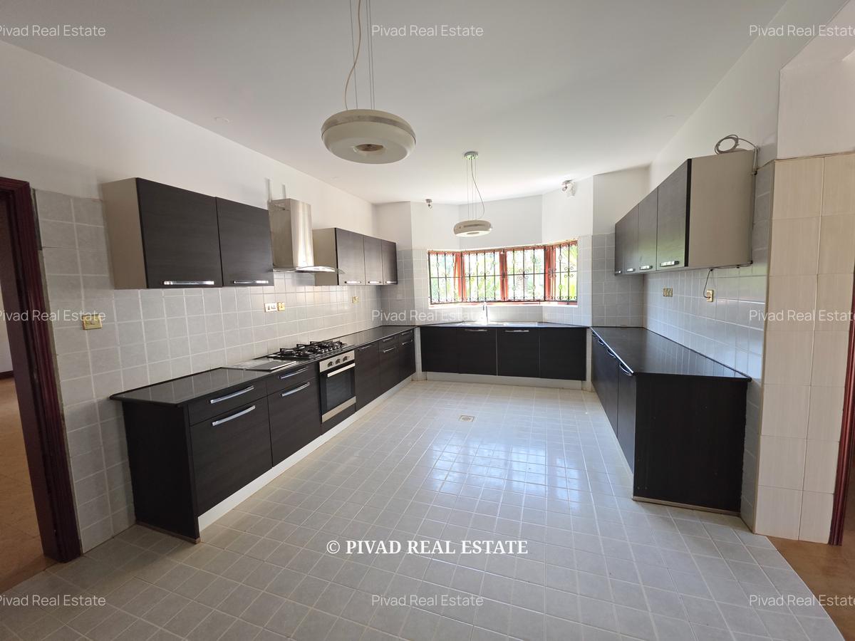 5 Bed House with Swimming Pool in Runda - 10