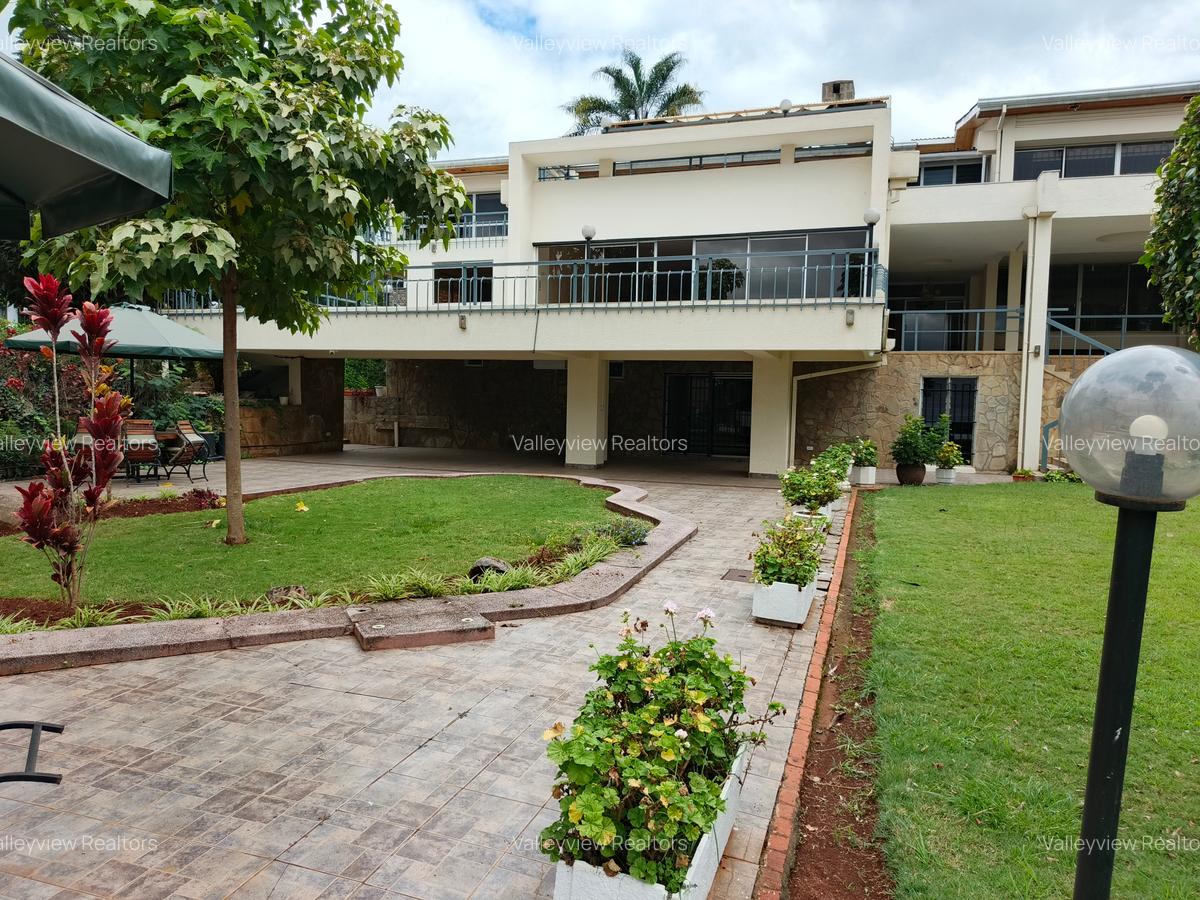 2,120 ft² Office with Service Charge Included at Lavington - 1
