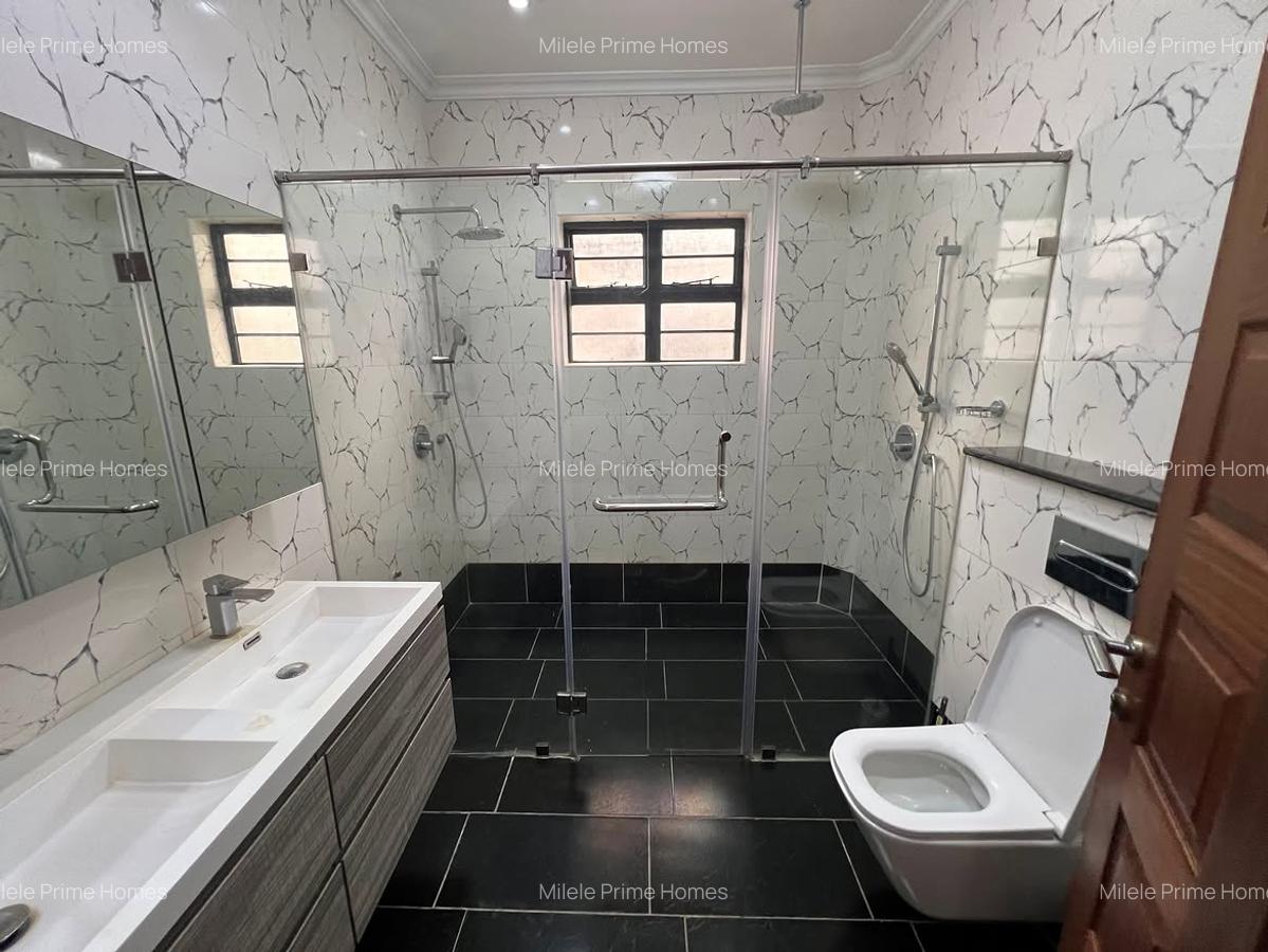 4 Bed Villa with En Suite at Runda Close - 10