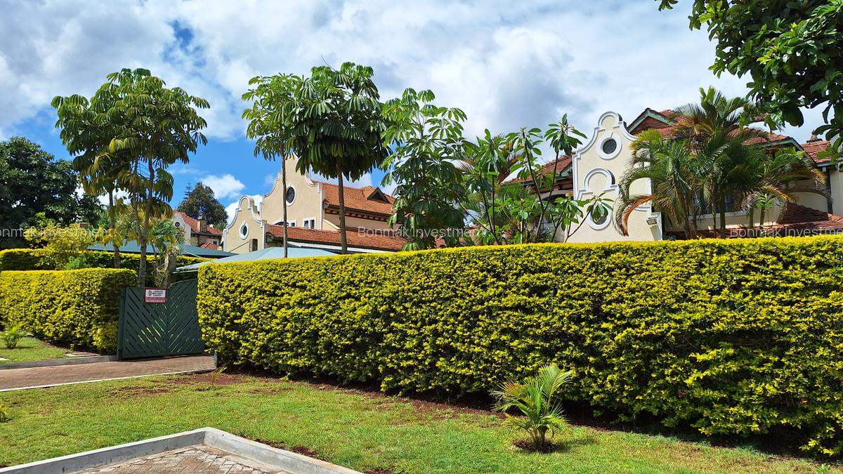 4 Bed Townhouse with En Suite at Old Runda - 16