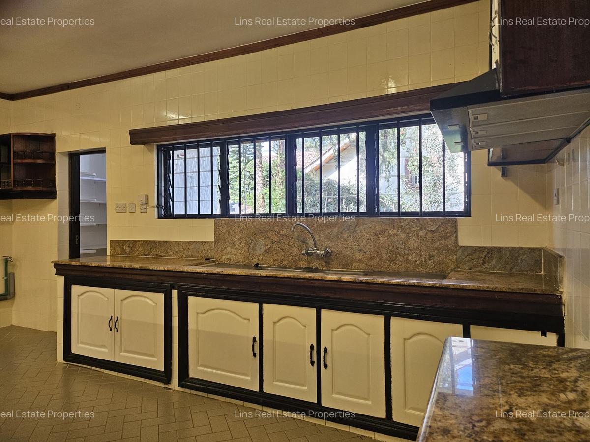 5 Bed House with En Suite in Runda - 9