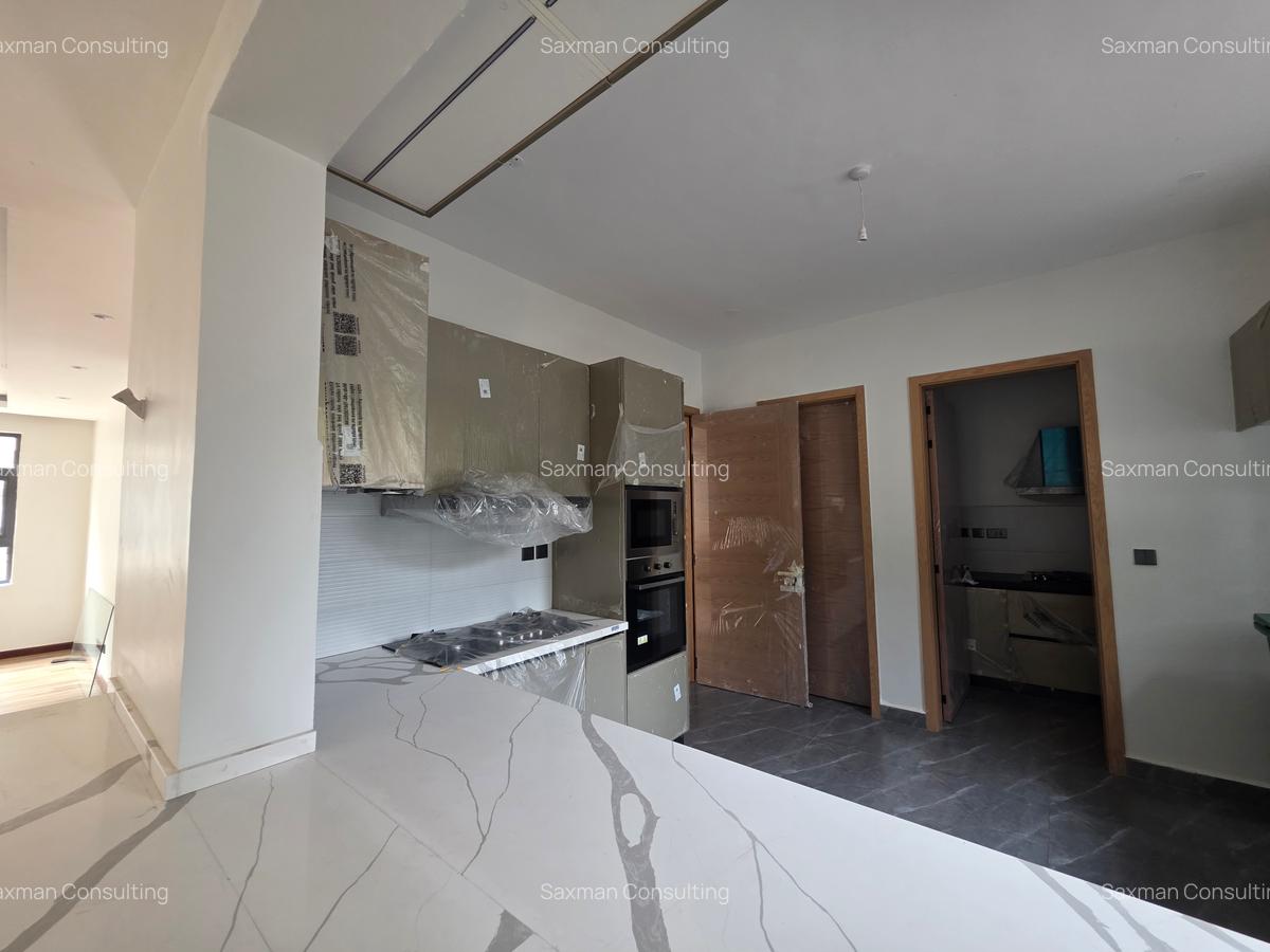 6 Bed Townhouse with En Suite in Lavington - 19