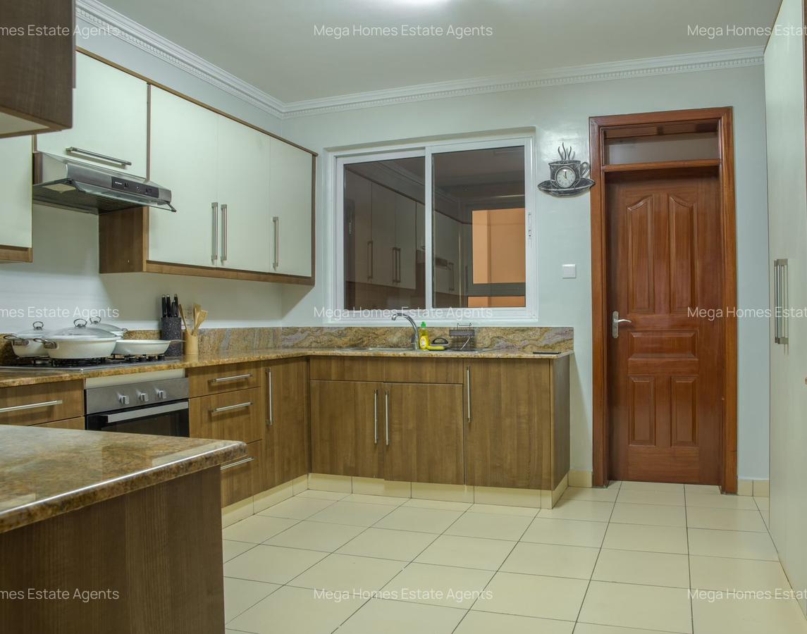 Serviced 3 Bed Apartment with En Suite in Riverside - 9