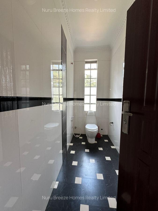 5 Bed House with En Suite in Nyari - 11
