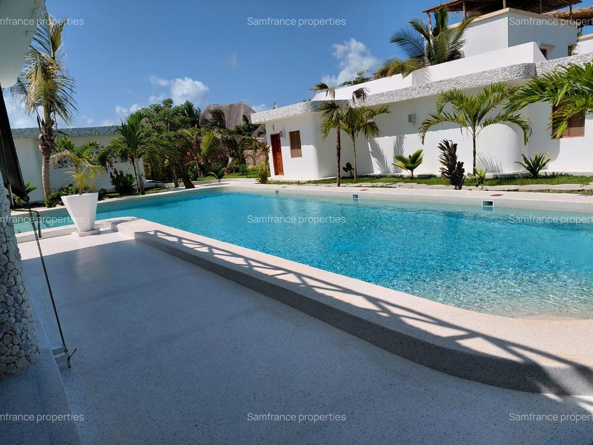 4 Bed Villa with En Suite at Paparemo - 11