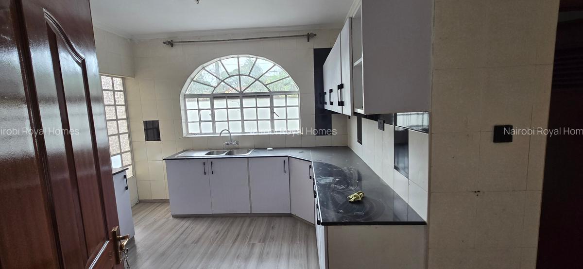 5 Bed Townhouse with En Suite at Off Convent Drive - 9