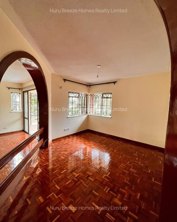 4 Bed Townhouse with En Suite in Lavington - 10