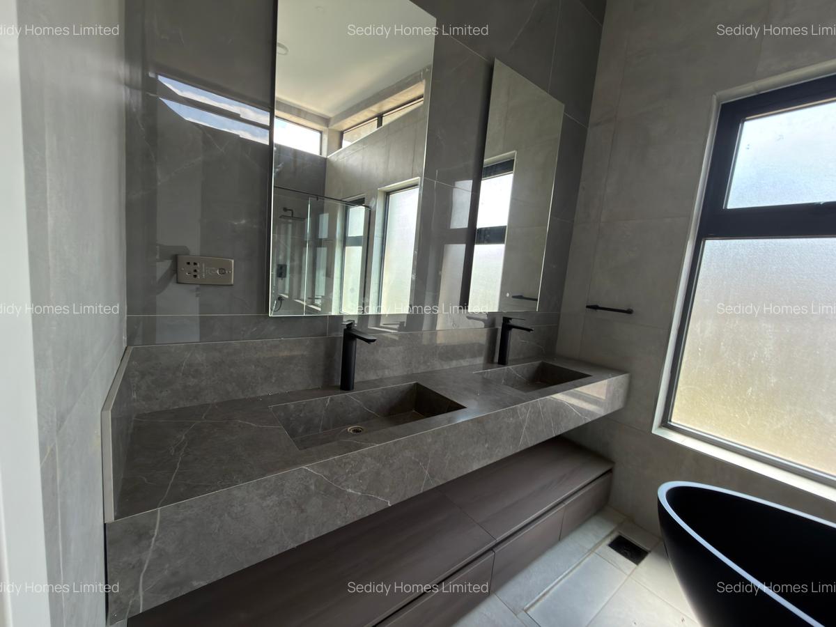 5 Bed Townhouse with En Suite in Runda - 17