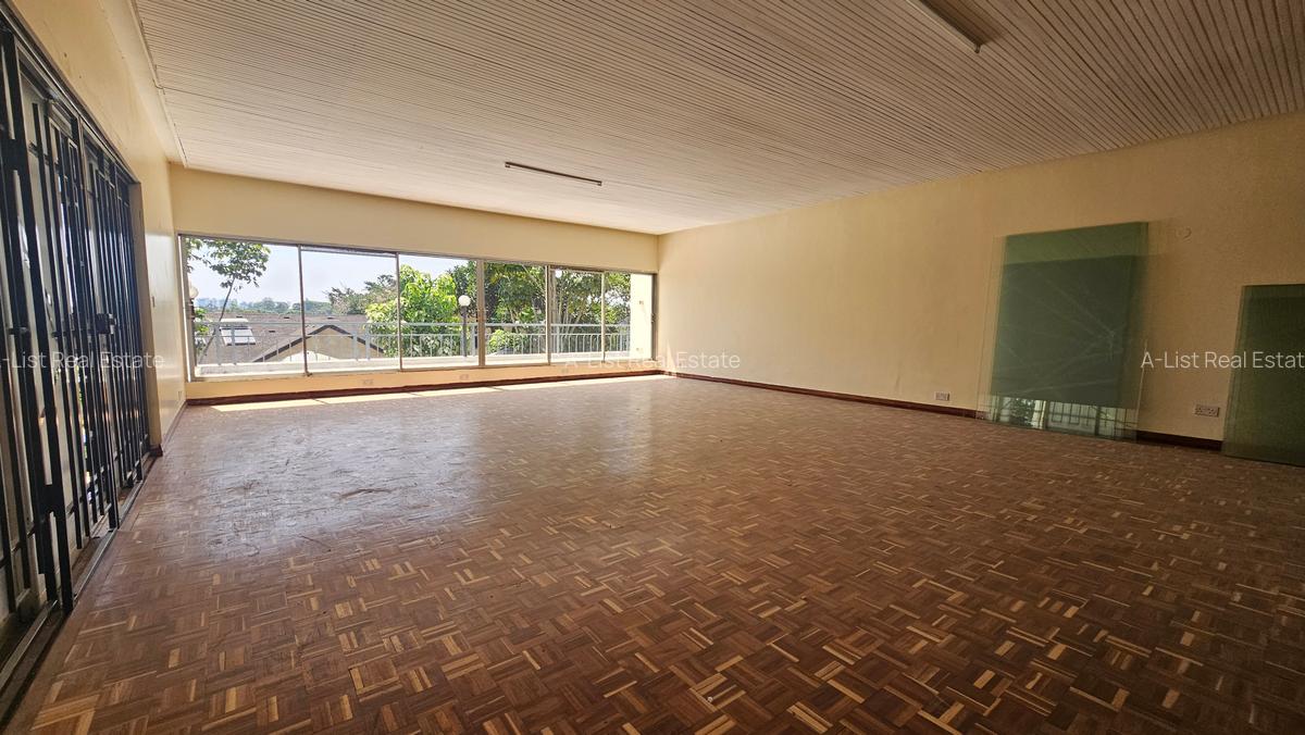 2,000 ft² Office with Service Charge Included at Kabarsiran - 13