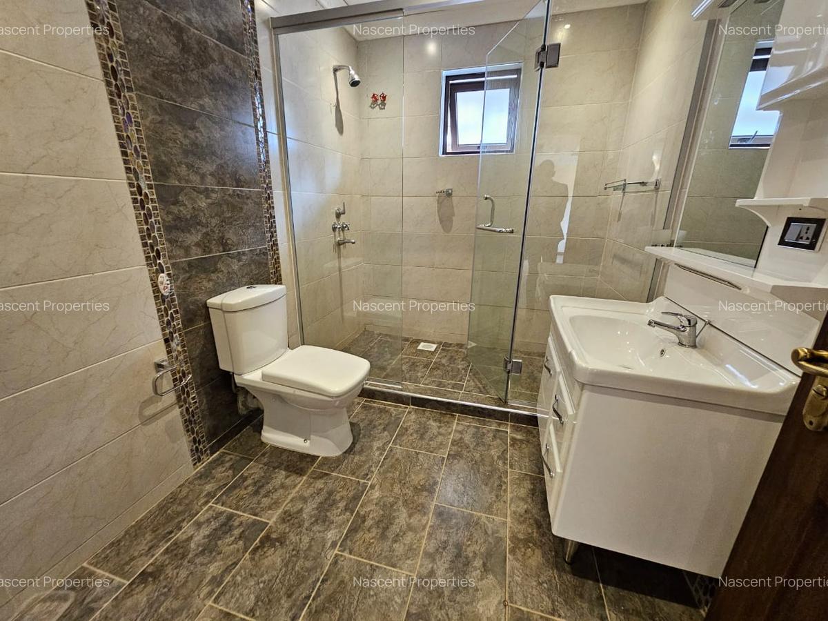 5 Bed Townhouse with En Suite in Lavington - 9