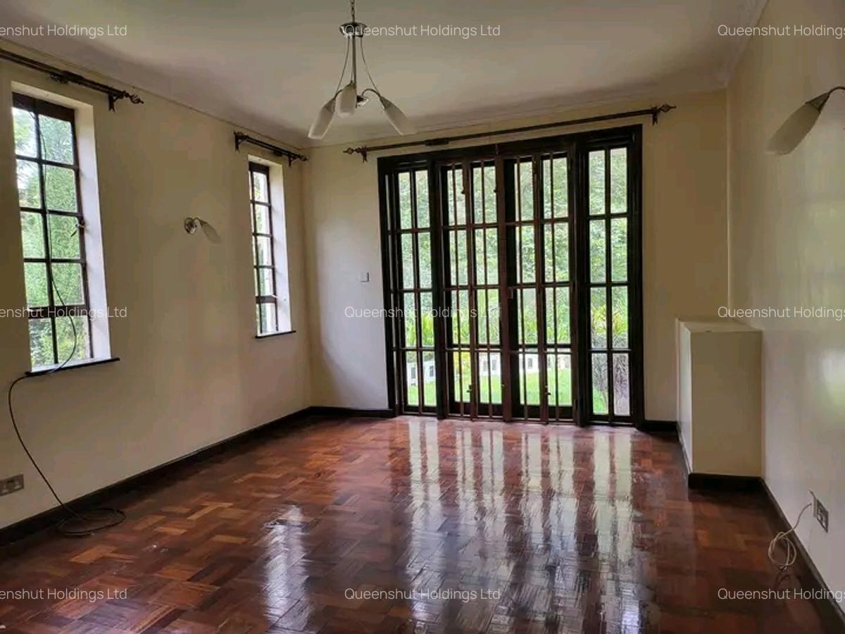 4 Bed House with En Suite in Rosslyn - 7