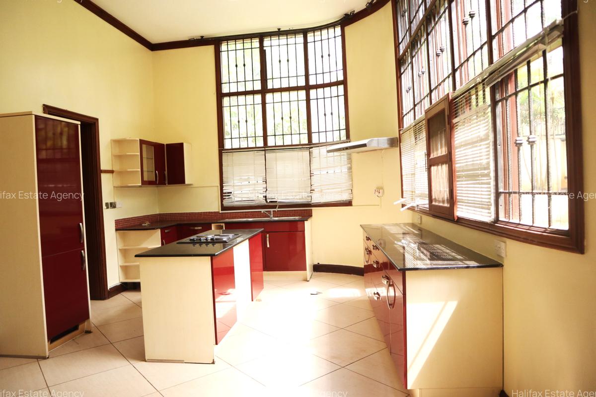 4 Bed Townhouse with En Suite - 3