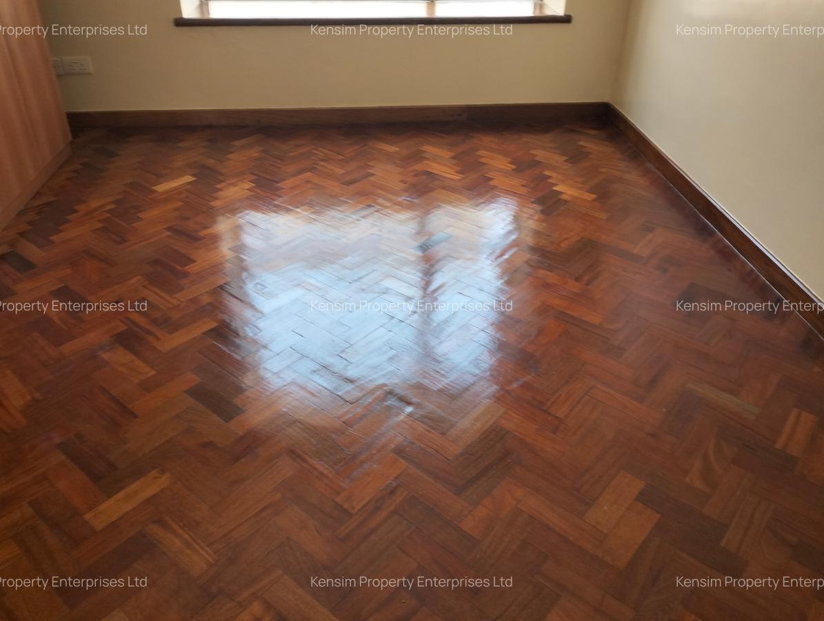 5 Bed Townhouse with En Suite in Lavington - 6