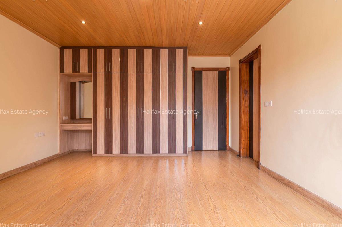5 Bed Townhouse with En Suite in Spring Valley - 11