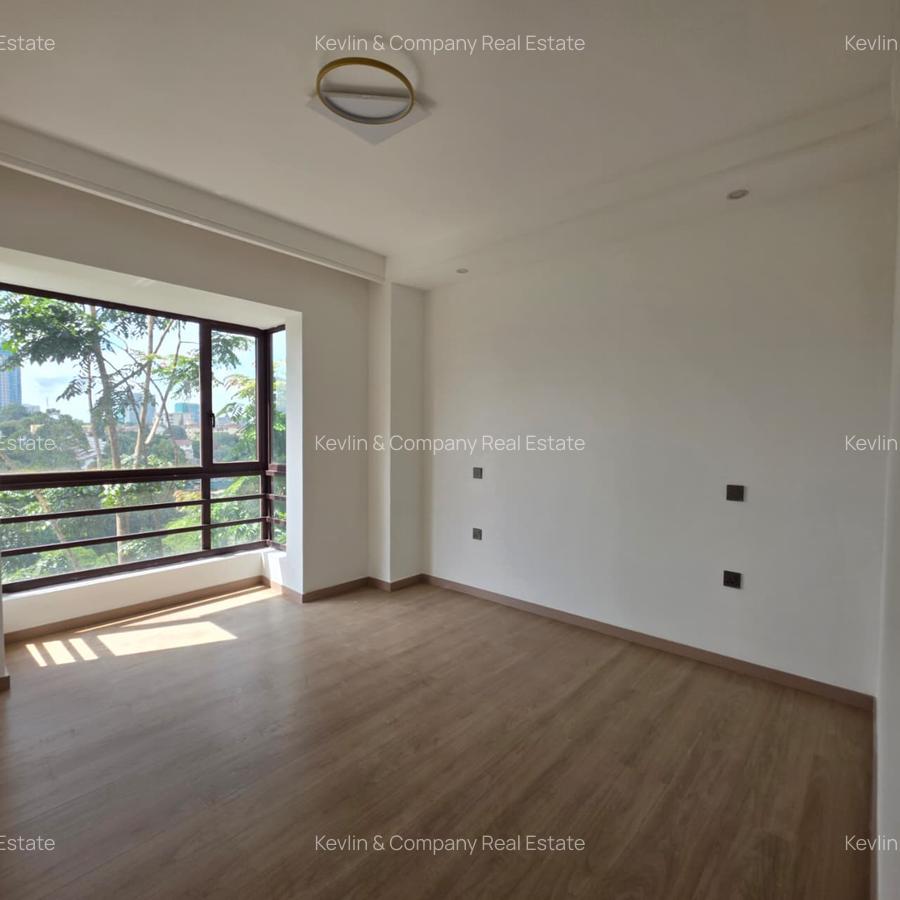 3 Bed Apartment with En Suite in Riverside - 14