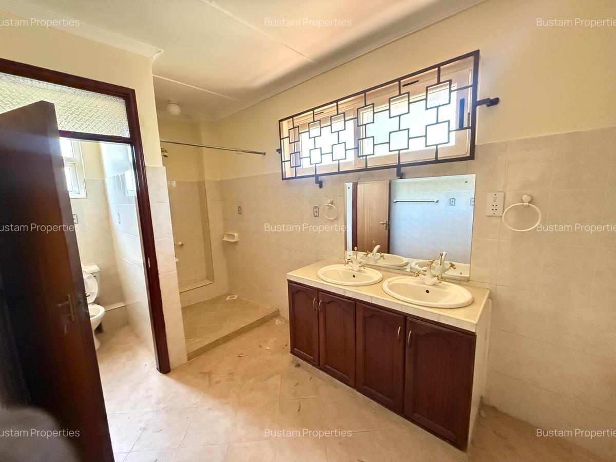 5 Bed Townhouse with En Suite in Lavington - 15