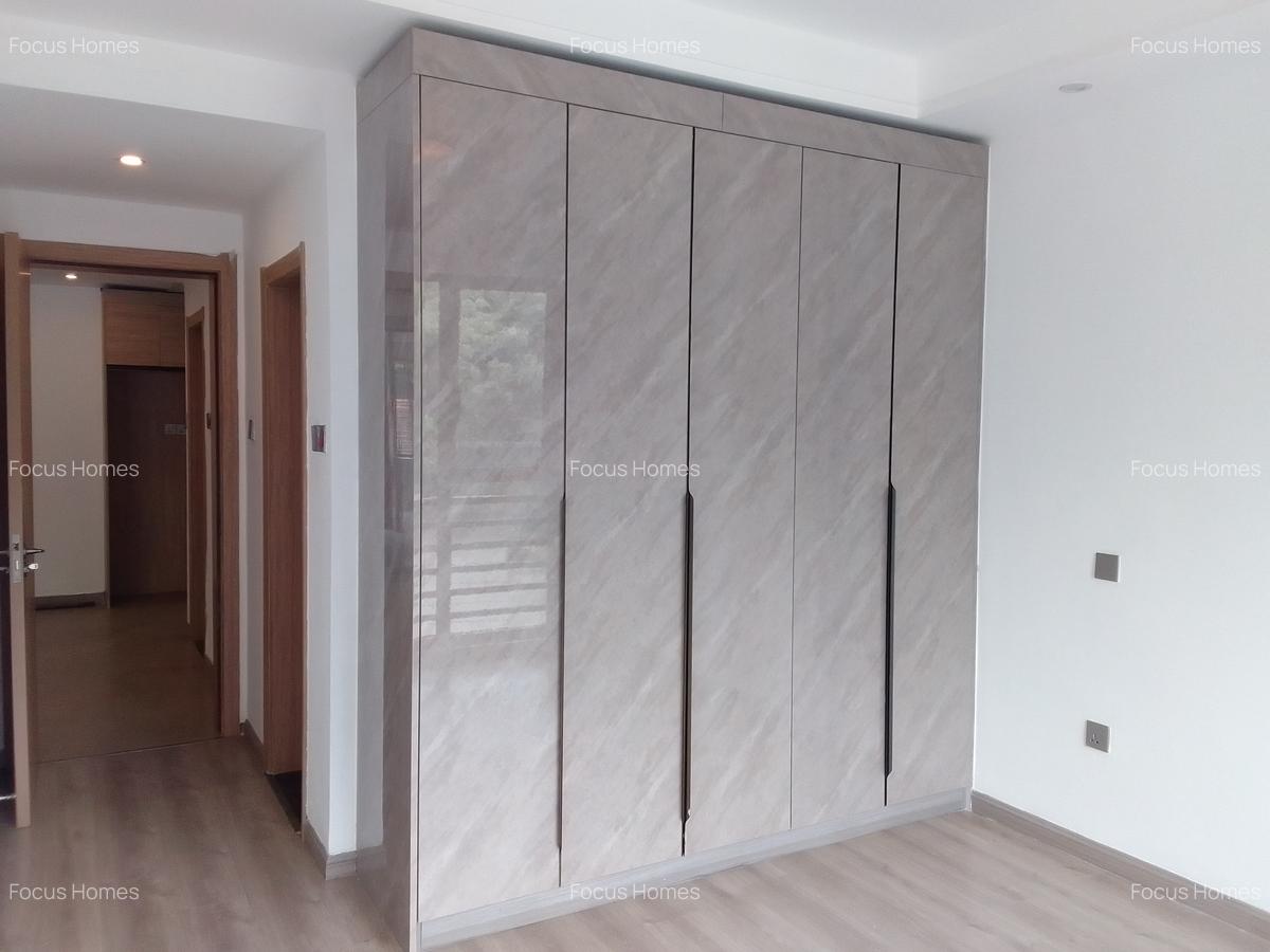 2 Bed Apartment with En Suite in Riverside - 10