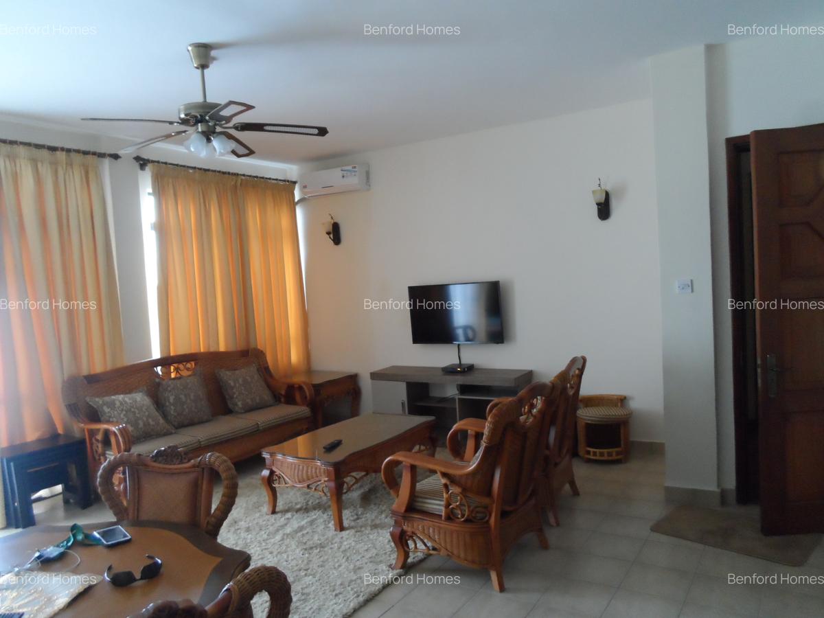 Serviced 3 Bed Apartment with En Suite at Links - 18