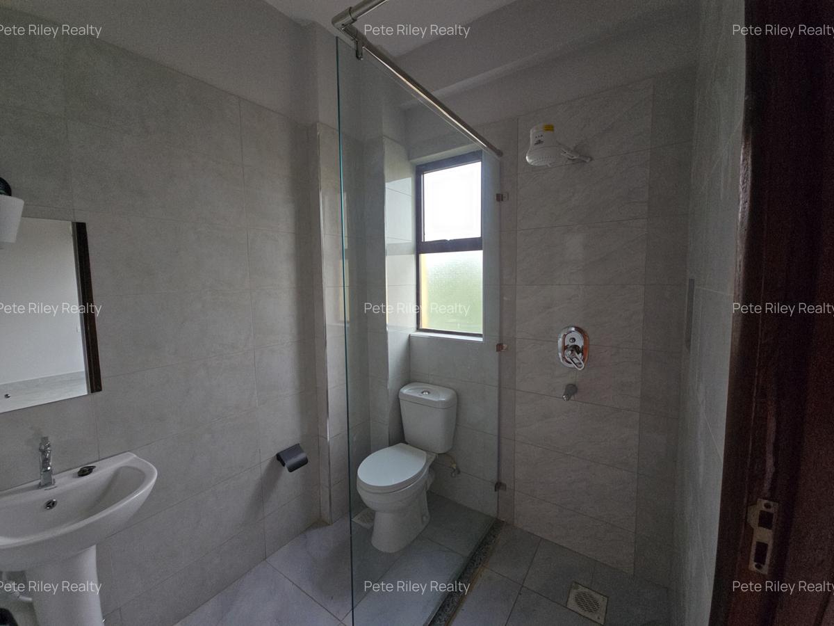 3 Bed Apartment with En Suite at School Lane - 12