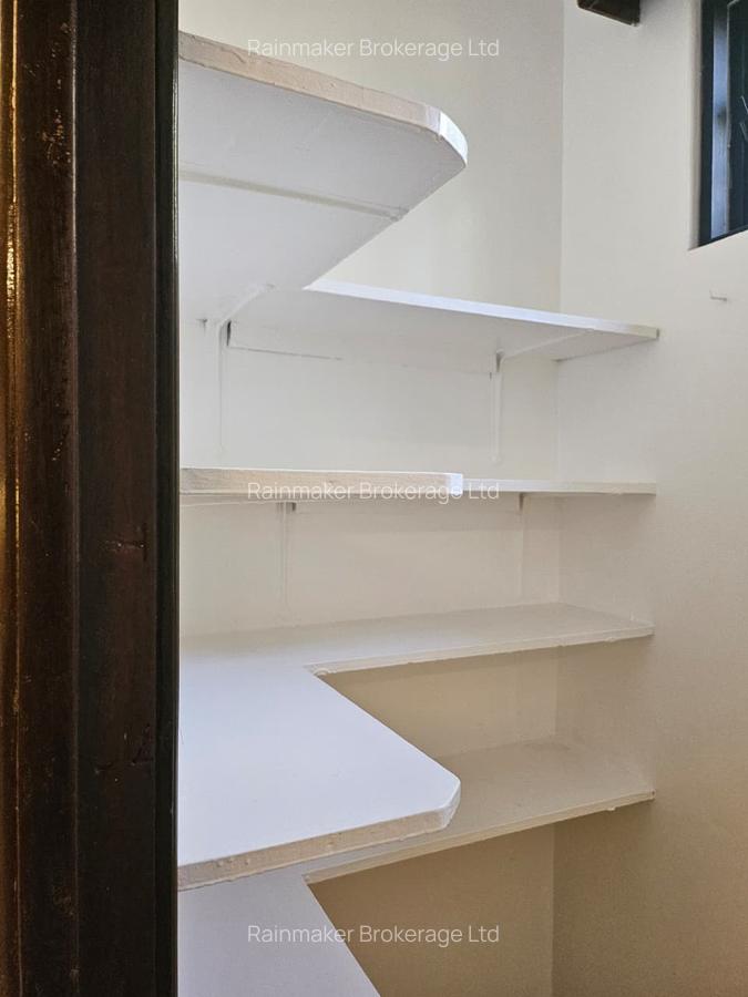 5 Bed House with En Suite in Runda - 10