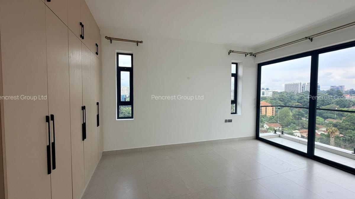 3 Bed Apartment with En Suite at Brookside - 12