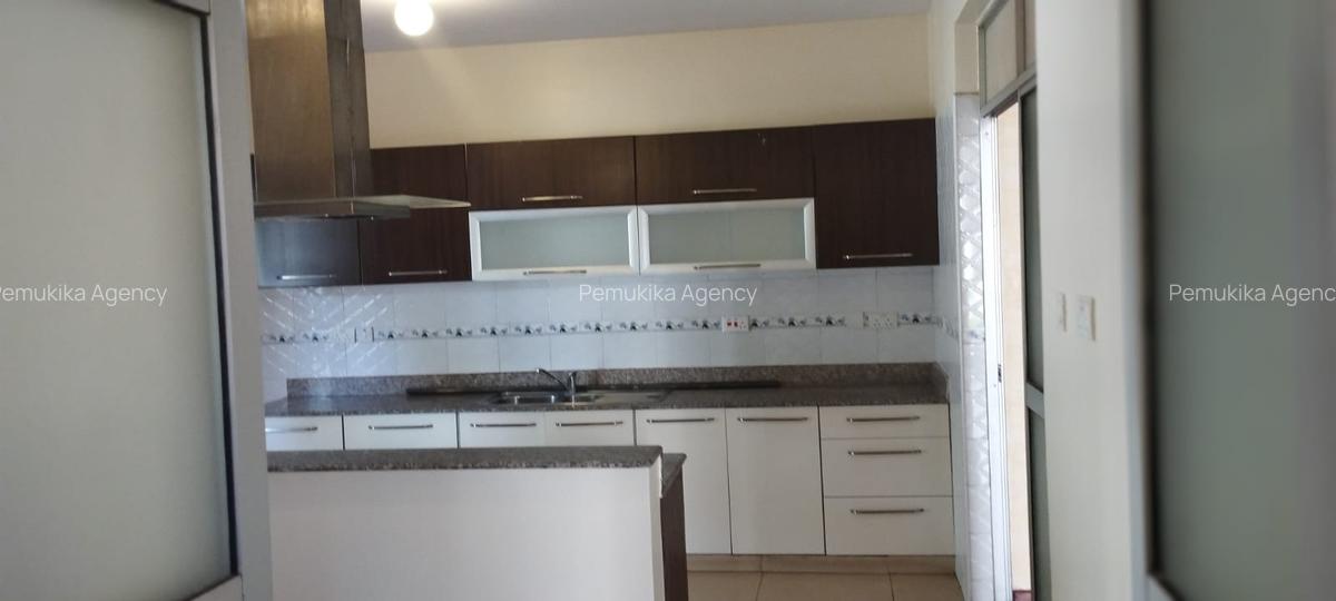 6 Bed Townhouse in Valley Arcade - 10