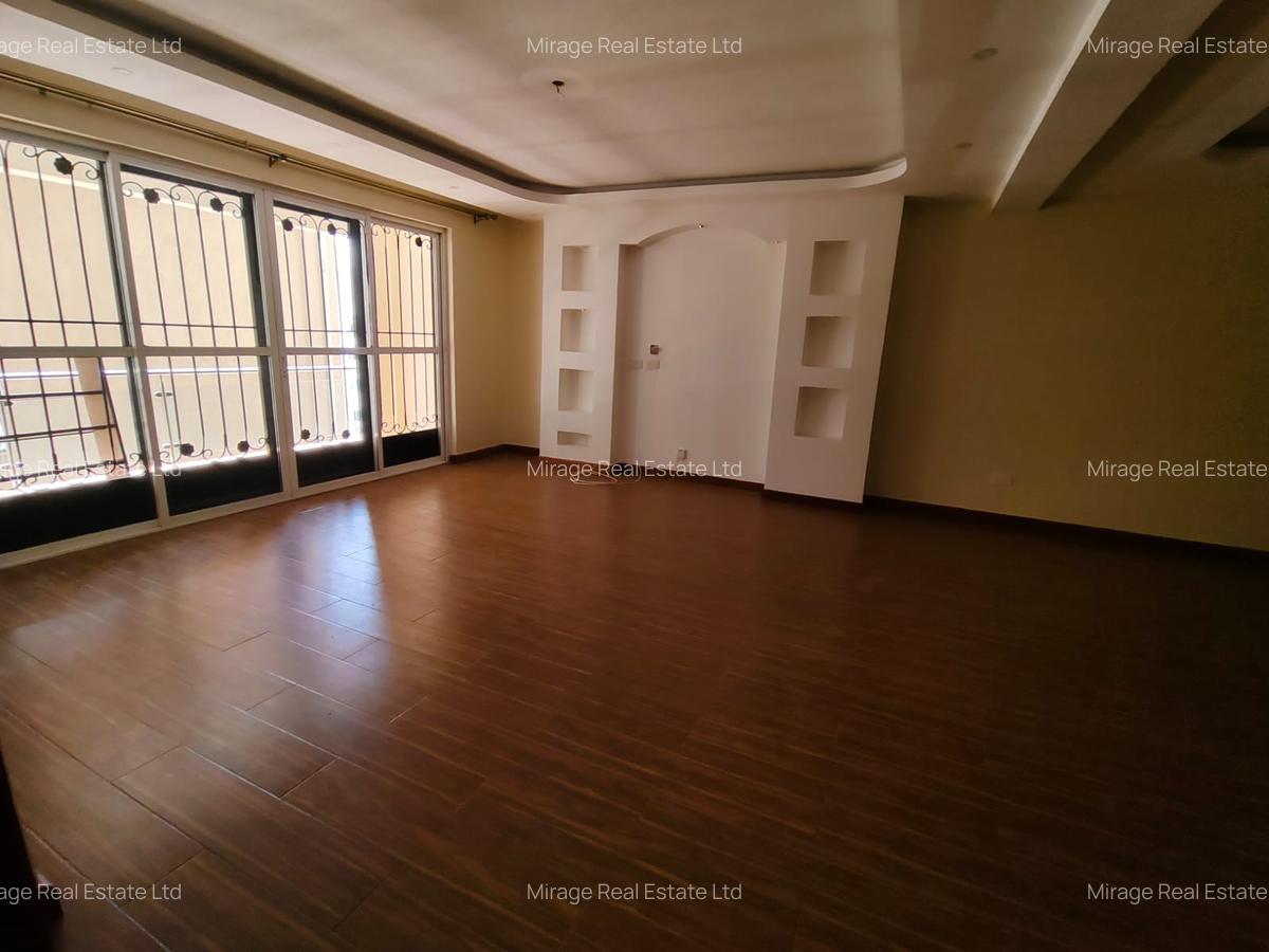3 Bed Apartment with En Suite in Riverside - 10