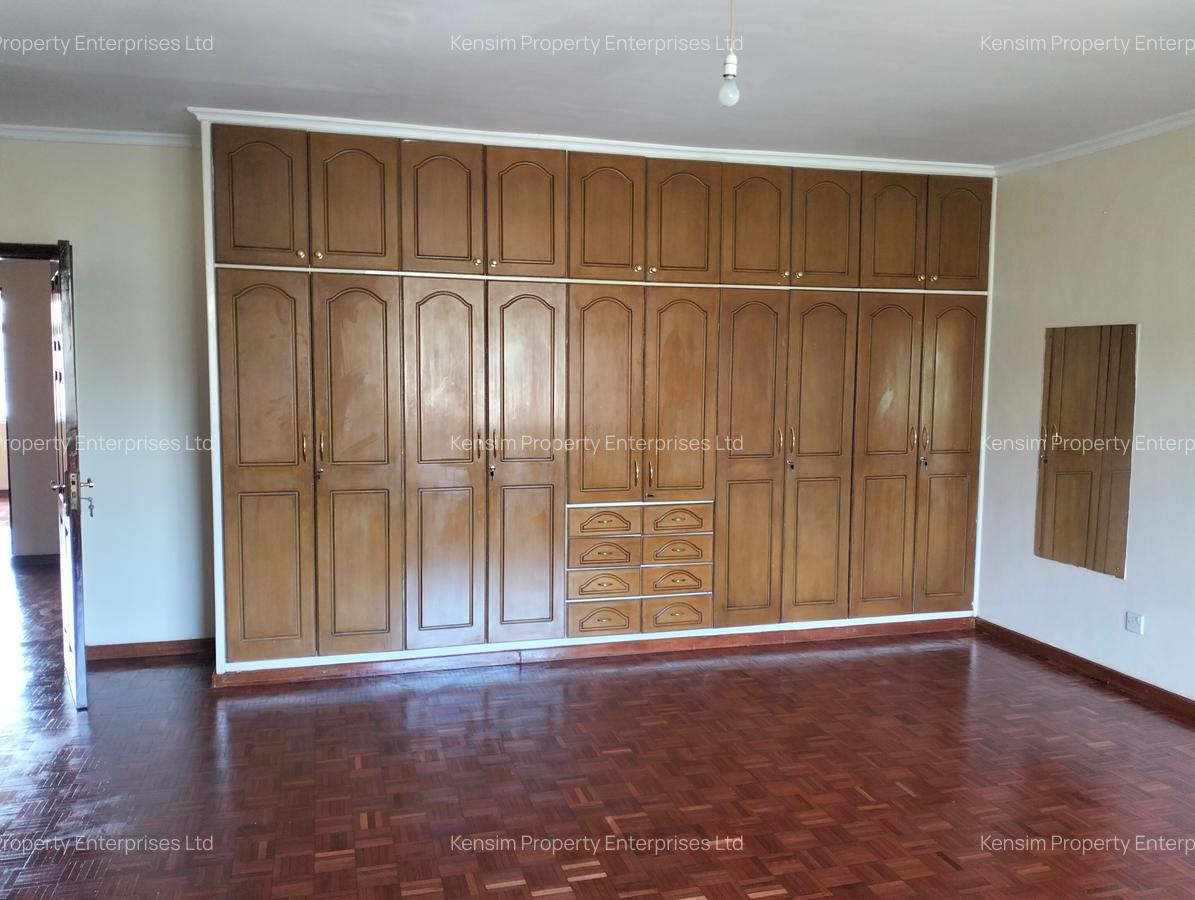 5 Bed Townhouse with En Suite in Lavington - 19