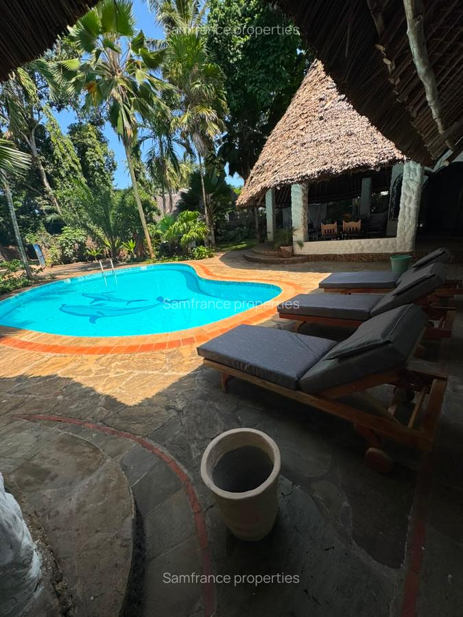 3 Bed Villa with En Suite at Lamarina - 1