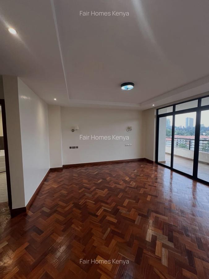 4 Bed Apartment with En Suite at Riverside Drive - 7