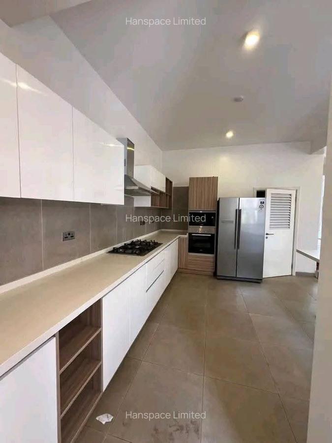 4 Bed Villa with En Suite in Lavington - 3