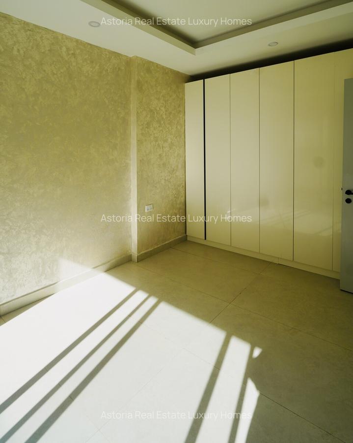 4 Bed Apartment with En Suite at 2026-510 4 Bed C Ren - 11