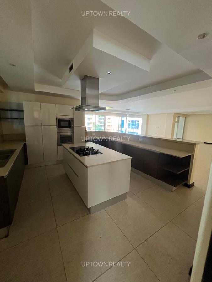 3 Bed Apartment with En Suite at Riverside - 6