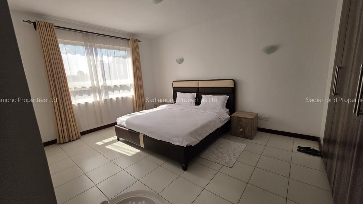 Furnished 2 Bed Apartment with En Suite in Brookside - 4