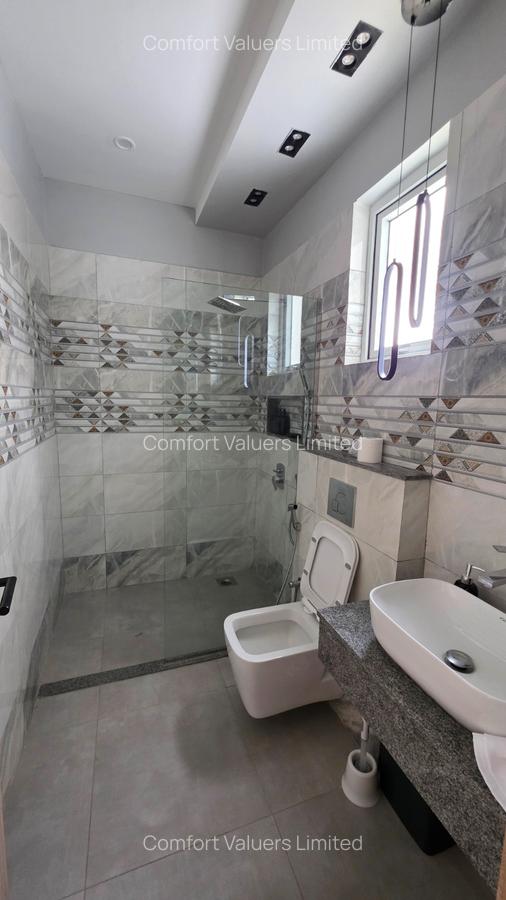 Serviced 2 Bed Apartment with En Suite at Parklands - 15
