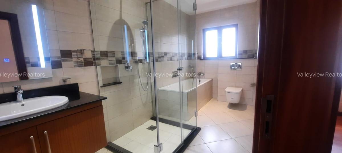 5 Bed Townhouse with En Suite at Lavington - 8
