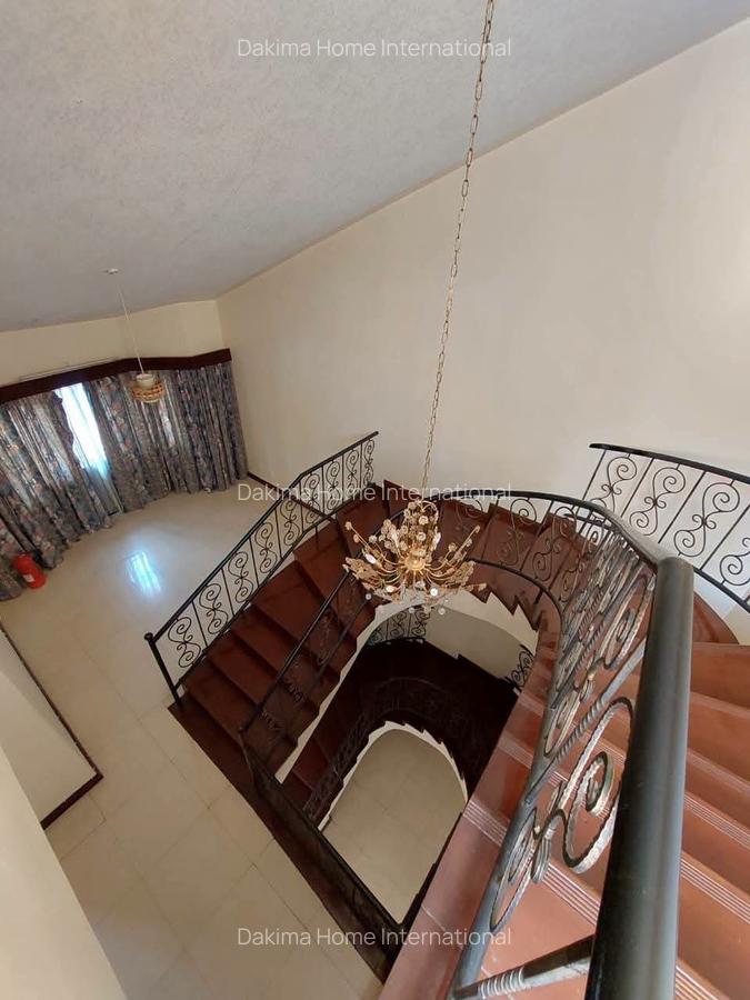 4 Bed Townhouse with En Suite in Brookside - 3