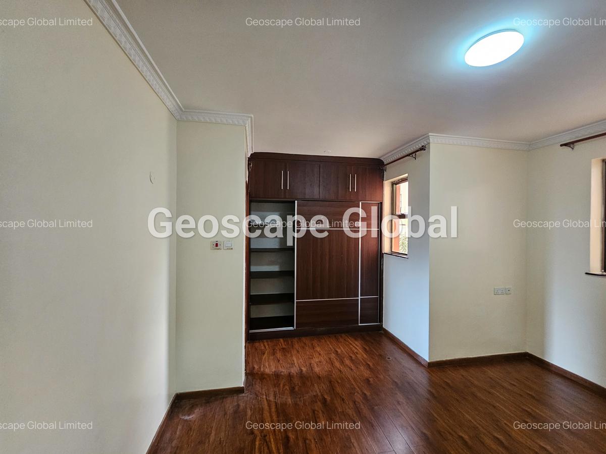 5 Bed House with En Suite in Lavington - 7